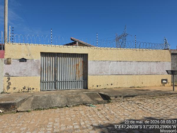 Vende-se em Mossoro-RN  Casa, 61.08 de área total, 61.08 de área privativa, 200.00 de área do terreno,  2_qto(s), varanda, a.serv, WC, 1_sala(s), cozinha.