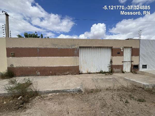 Vende-se em Mossoro-RN  Casa, 59.84 de área total, 59.84 de área privativa, 200.00 de área do terreno,  2_qto(s), a.serv, WC, 1_sala(s), cozinha.