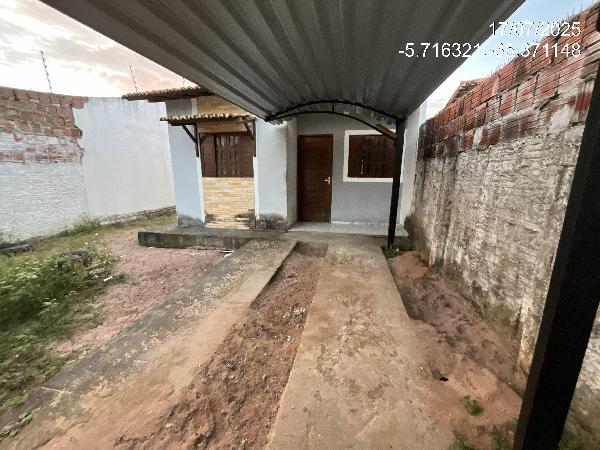 Vende-se em Ceara-Mirim-RN  Casa, 49.95 de área total, 49.95 de área privativa, 160.00 de área do terreno,  2_qto(s), a.serv, WC, 1_sala(s), cozinha.