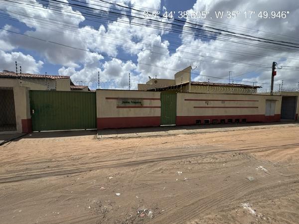 Vende-se em Sao Goncalo Do Amarante-RN  Casa, 59.40 de área total, 59.40 de área privativa, 142.86 de área do terreno,  2_qto(s), WC, 1_sala(s), cozinha, 1_vaga(s) de garagem.