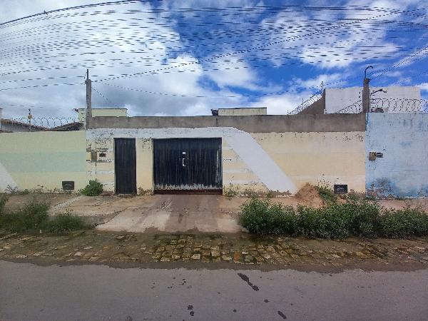 Vende-se em Mossoro-RN  Casa, 58.60 de área total, 58.60 de área privativa, 250.00 de área do terreno,  2_qto(s), varanda, a.serv, WC, 1_sala(s), cozinha.