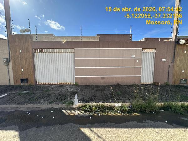 Vende-se em Mossoro-RN  Casa, 82.03 de área total, 82.03 de área privativa, 200.00 de área do terreno,  2_qto(s), a.serv, WC, 1_sala(s), cozinha, Terraco.
