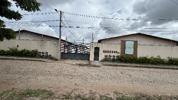 Vende-se em Sao Goncalo Do Amarante-RN  Casa, 114.53 de área total, 68.73 de área privativa, 138.78 de área do terreno,  2_qto(s), a.serv, WC, 1_sala(s), cozinha, 1_vaga(s) de garagem.