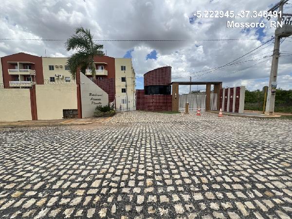 Vende-se em Mossoro-RN  apto, 97.28 de área total, 52.82 de área privativa,  2_qto(s), WC, 1_sala(s), cozinha.