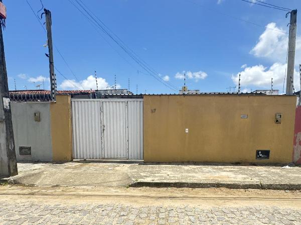 Vende-se em Parnamirim-RN  Casa, 62.80 de área total, 62.80 de área privativa, 235.74 de área do terreno,  2_qto(s), a.serv, WC, 1_sala(s), cozinha.