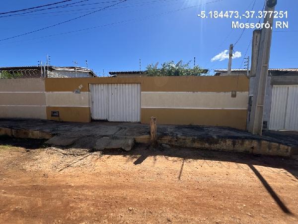 Vende-se em Mossoro-RN  Casa, 76.50 de área total, 76.50 de área privativa, 200.02 de área do terreno,  3_qto(s), a.serv, WC, 1_sala(s), cozinha, 1_vaga(s) de garagem.