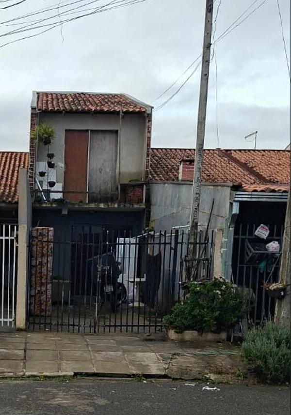 Vende-se em Curitiba-PR  Casa, 77.84 de área total, 38.92 de área privativa, 70.00 de área do terreno, a.serv, WC, 1_sala(s), cozinha.