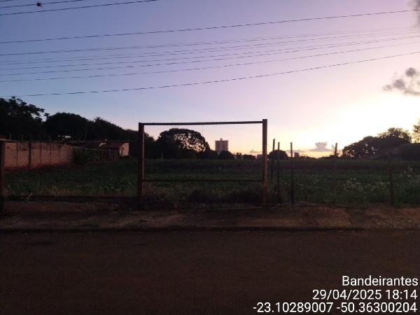 Vende-se em Bandeirantes-PR  Terreno, 6162.00 de área do terreno.