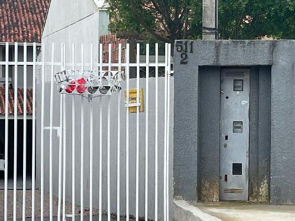 Vende-se em Fazenda Rio Grande-PR  Casa, 54.00 de área privativa, 193.21 de área do terreno,  2_qto(s), a.serv, WC, 1_sala(s), cozinha, 2_vaga(s) de garagem.