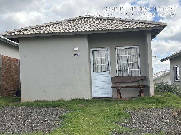 Vende-se em Arapongas-PR  Casa, 43.85 de área total, 43.85 de área privativa, 160.00 de área do terreno,  2_qto(s), a.serv, WC, 1_sala(s), cozinha, 1_vaga(s) de garagem.