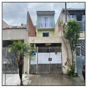 Vende-se em Curitiba-PR  Casa, 66.80 de área total, 66.80 de área privativa, 80.00 de área do terreno,  3_qto(s), a.serv, WC, 1_sala(s), 1 lavabo(s), cozinha, 1_vaga(s) de garagem.