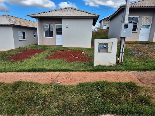 Vende-se em Arapongas-PR  Casa, 43.85 de área total, 43.85 de área privativa, 160.00 de área do terreno,  2_qto(s), a.serv, WC, 1_sala(s), cozinha, 1_vaga(s) de garagem.