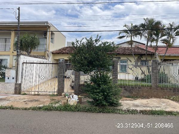 Vende-se em Londrina-PR  Casa, 186.28 de área privativa, 420.00 de área do terreno,  3_qto(s), a.serv, WC, 2_sala(s), cozinha, 4_vaga(s) de garagem.