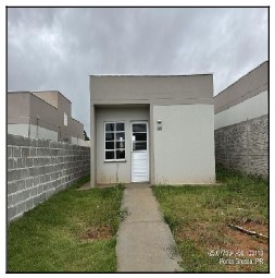 Vende-se em Ponta Grossa-PR  Casa, 48.64 de área privativa, 0.00 de área do terreno.