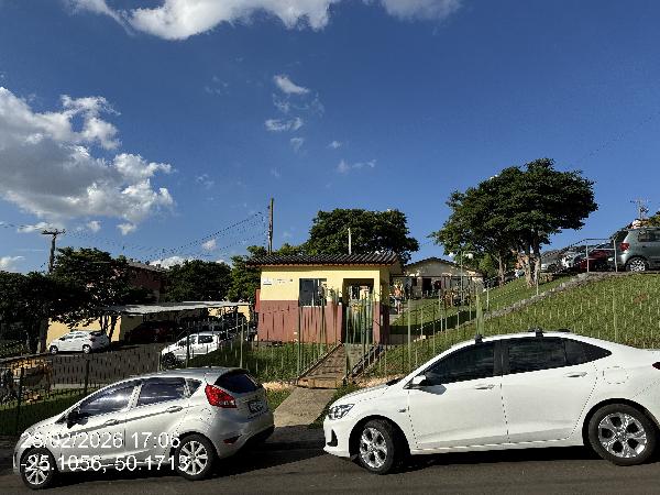 Vende-se em Ponta Grossa-PR  apto, 51.37 de área total, 45.54 de área privativa,  2_qto(s), a.serv, WC, 1_sala(s), cozinha.