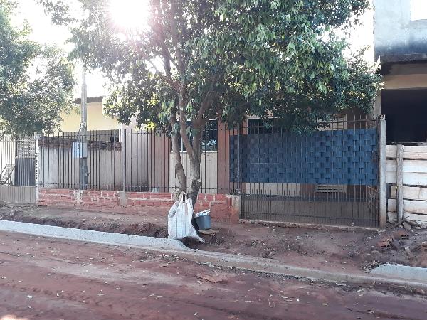 Vende-se em Santo Antonio Do Caiua-PR  Casa, 64.00 de área total, 64.00 de área privativa, 179.76 de área do terreno,  3_qto(s), WC, 1_sala(s), cozinha, 1_vaga(s) de garagem.