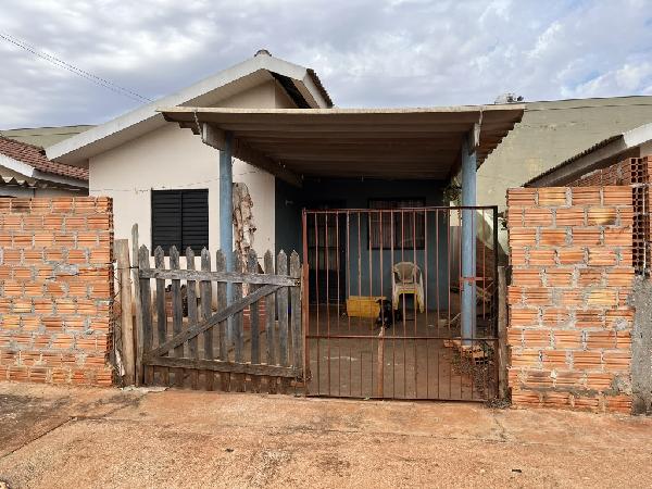 Vende-se em Londrina-PR  Casa, 54.70 de área total, 54.70 de área privativa, 126.15 de área do terreno,  2_qto(s), a.serv, WC, 1_sala(s), cozinha, 1_vaga(s) de garagem.