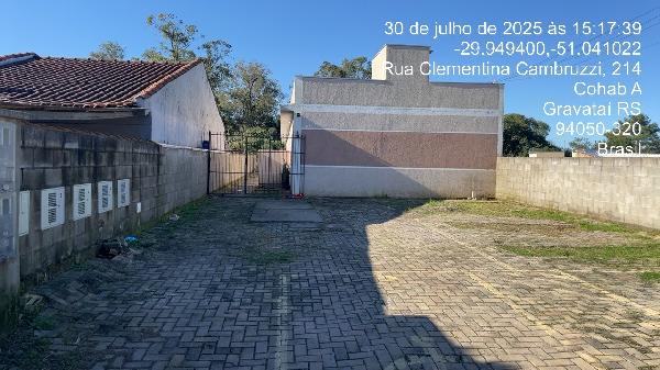 Vende-se em Gravatai-RS  Casa, 69.33 de área total, 41.43 de área privativa, 56.23 de área do terreno,  2_qto(s), WC, 1_sala(s), cozinha, 1_vaga(s) de garagem.