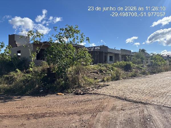 Vende-se em Cruzeiro Do Sul-RS  Casa, 55.76 de área total, 55.76 de área privativa, 68.26 de área do terreno,  2_qto(s), a.serv, WC, 1_sala(s), cozinha, 1_vaga(s) de garagem.