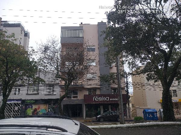Vende-se em Carazinho-RS  apto, 124.42 de área privativa,  3_qto(s), varanda, a.serv, WC, 2_sala(s), 1 lavabo(s), cozinha.