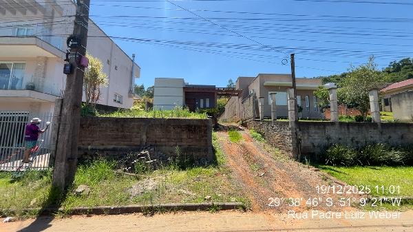 Vende-se em Estancia Velha-RS  Casa, 48.07 de área total, 48.07 de área privativa, 389.12 de área do terreno,  2_qto(s), a.serv, WC, 1_sala(s), cozinha, 2_vaga(s) de garagem.