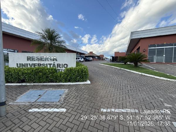 Vende-se em Lajeado-RS  Casa, 63.99 de área total, 61.80 de área privativa, 93.55 de área do terreno,  2_qto(s), a.serv, WC, 1_sala(s), cozinha, 1_vaga(s) de garagem.