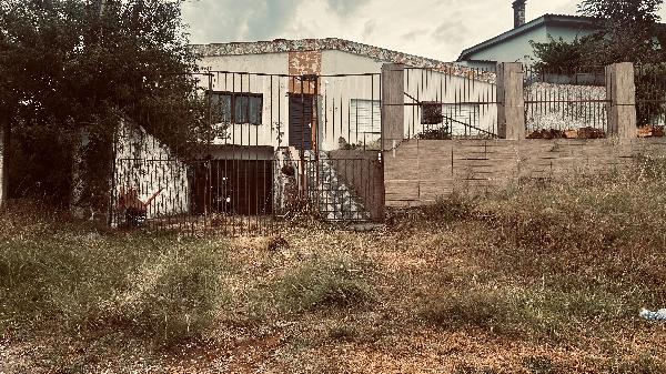 Vende-se em Bage-RS  Casa, 125.76 de área total, 121.00 de área privativa, 400.00 de área do terreno,  3_qto(s), a.serv, WC, 1_sala(s), cozinha, 2_vaga(s) de garagem.