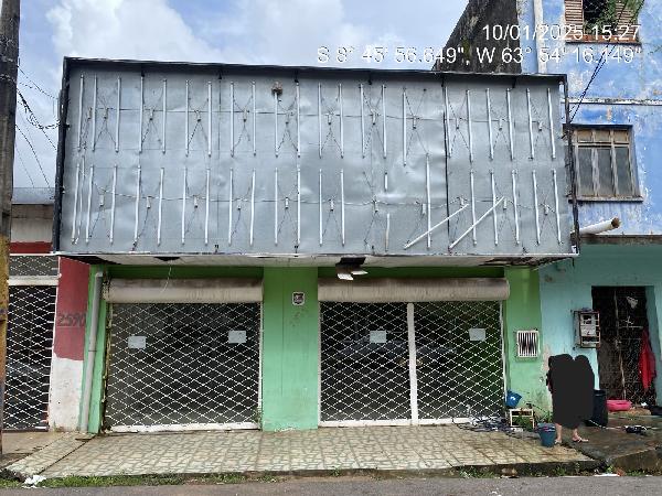 Vende-se em Porto Velho-RO  Casa, 157.21 de área total, 157.21 de área privativa, 157.21 de área do terreno, WC, 3_sala(s), cozinha.