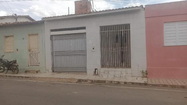 Vende-se em Pinhao-SE  Casa, 78.00 de área privativa, 78.00 de área do terreno,  2_qto(s), WC, 1_sala(s), cozinha, 1_vaga(s) de garagem.