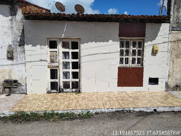 Vende-se em Pedrinhas-SE  Casa, 103.55 de área total, 103.55 de área privativa, 178.21 de área do terreno,  3_qto(s), WC, 3_sala(s), cozinha.