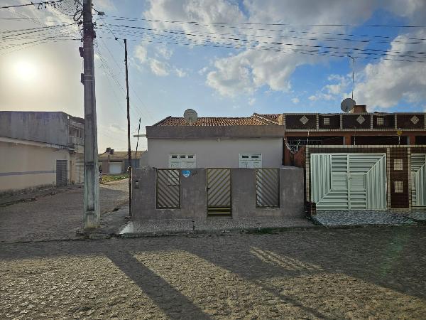 Vende-se em Nossa Senhora Aparecida-SE  Casa, 173.71 de área total, 173.71 de área privativa, 173.71 de área do terreno,  2_qto(s), a.serv, WC, 3_sala(s), cozinha, 1_vaga(s) de garagem.