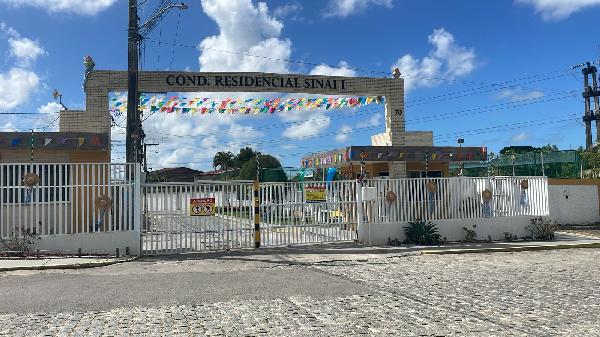 Vende-se em Aracaju-SE  Casa, 49.22 de área privativa, 144.00 de área do terreno,  2_qto(s), varanda, a.serv, WC, 1_sala(s), cozinha, 1_vaga(s) de garagem.