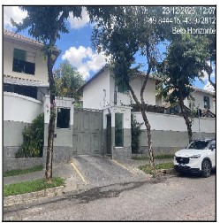Vende-se em Belo Horizonte-MG  Casa, 232.49 de área total, 120.00 de área privativa, 232.49 de área do terreno,  3_qto(s), a.serv, WC, 1_sala(s), cozinha, 2_vaga(s) de garagem.