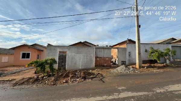 Vende-se em Claudio-MG  Casa, 49.31 de área total, 49.31 de área privativa, 200.00 de área do terreno,  2_qto(s), a.serv, WC, 1_sala(s), cozinha.