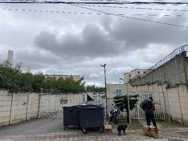 Vende-se em Belo Horizonte-MG  apto, 54.01 de área total, 42.98 de área privativa,  2_qto(s), WC, 1_sala(s), cozinha.