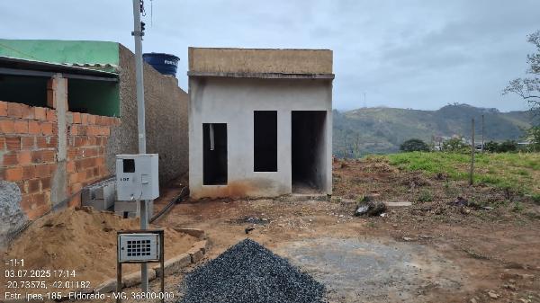 Vende-se em Carangola-MG  Casa, 35.70 de área total, 35.70 de área privativa, 127.50 de área do terreno,  1_qto(s), WC, cozinha.