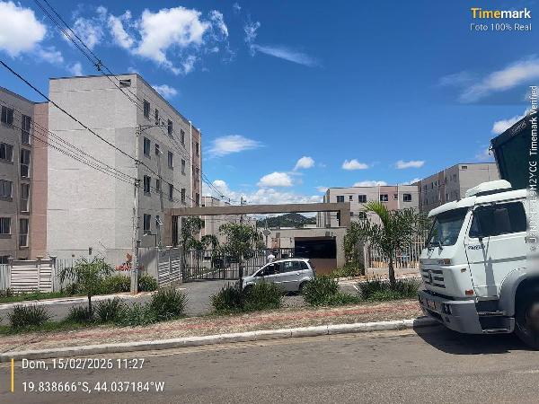 Vende-se em Contagem-MG  apto, 61.31 de área total, 43.84 de área privativa,  2_qto(s), WC, 1_sala(s), cozinha, 1_vaga(s) de garagem.