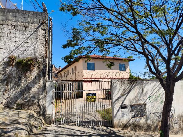 Vende-se em Belo Horizonte-MG  Casa, 66.45 de área total, 58.48 de área privativa, 118.14 de área do terreno,  2_qto(s), a.serv, WC, 1_sala(s), cozinha, 1_vaga(s) de garagem.