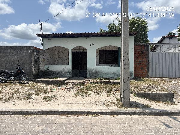 Vende-se em Humberto De Campos-MA  Casa, 93.51 de área total, 93.51 de área privativa, 357.50 de área do terreno,  3_qto(s), WC, 3_sala(s), cozinha, Terraco.