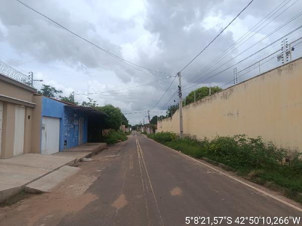 Vende-se em Timon-MA  Casa, 116.22 de área total, 116.22 de área privativa, 300.00 de área do terreno,  3_qto(s), a.serv, WC, 1_sala(s), cozinha.