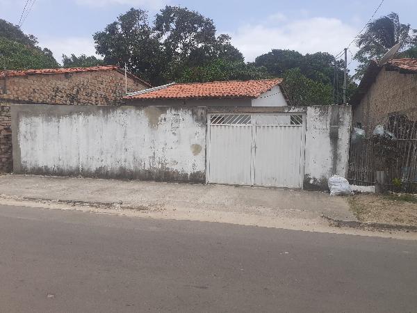 Vende-se em Apicum-Acu-MA  Casa, 61.75 de área total, 61.75 de área privativa, 270.25 de área do terreno,  2_qto(s), a.serv, WC, 1_sala(s), cozinha.