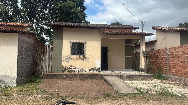 Vende-se em Moncao-MA  Casa, 70.00 de área total, 70.00 de área privativa, 200.00 de área do terreno,  2_qto(s), a.serv, WC, 1_sala(s), cozinha, 1_vaga(s) de garagem.