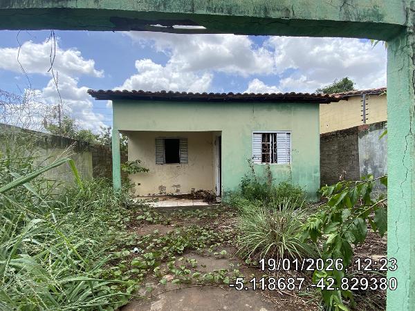 Vende-se em Timon-MA  Casa, 60.71 de área total, 60.71 de área privativa, 180.00 de área do terreno,  3_qto(s), WC, 1_sala(s), cozinha, Terraco, 1_vaga(s) de garagem.