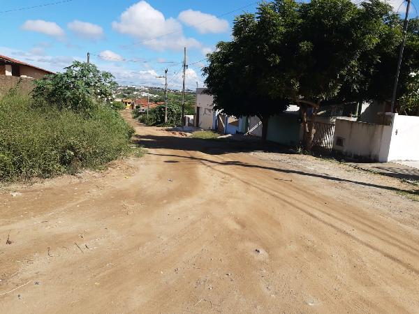 Vende-se em Itabaiana-PB  apto, 55.75 de área total, 55.75 de área privativa, 220.00 de área do terreno,  2_qto(s), a.serv, WC, 1_sala(s), cozinha.