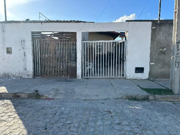 Vende-se em Campina Grande-PB  Casa, 50.00 de área privativa, 148.20 de área do terreno,  2_qto(s), WC, 1_sala(s), cozinha, Terraco, 1_vaga(s) de garagem.