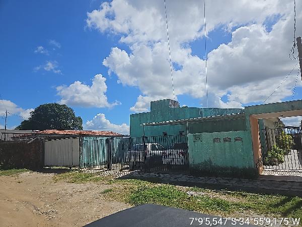 Vende-se em Bayeux-PB  Casa, 68.67 de área total, 68.67 de área privativa, 95.80 de área do terreno,  3_qto(s), a.serv, WC, 1_sala(s), cozinha, 1_vaga(s) de garagem.