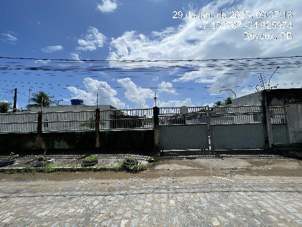 Vende-se em Bayeux-PB  Casa, 57.12 de área privativa, 178.18 de área do terreno,  2_qto(s), WC, 1_sala(s), cozinha, Terraco, 1_vaga(s) de garagem.