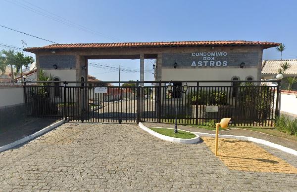 Vende-se em Araruama-RJ  Casa, 203.88 de área total, 203.88 de área privativa, 315.00 de área do terreno,  4_qto(s), a.serv, WC, 1_sala(s), cozinha.