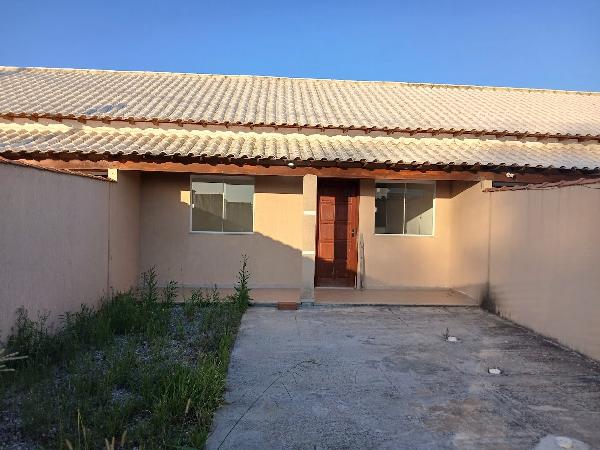 Vende-se em Araruama-RJ  Casa, 63.76 de área total, 63.76 de área privativa, 135.00 de área do terreno,  2_qto(s), a.serv, WC, 1_sala(s), cozinha.