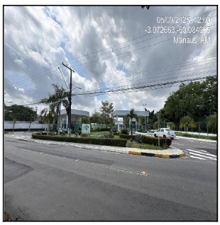 Vende-se em Manaus-AM  Casa, 340.40 de área privativa, 600.00 de área do terreno,  4_qto(s), varanda, a.serv, WC, WC Emp, 2_sala(s), 1 lavabo(s), DCE, cozinha, 1_vaga(s) de garagem.